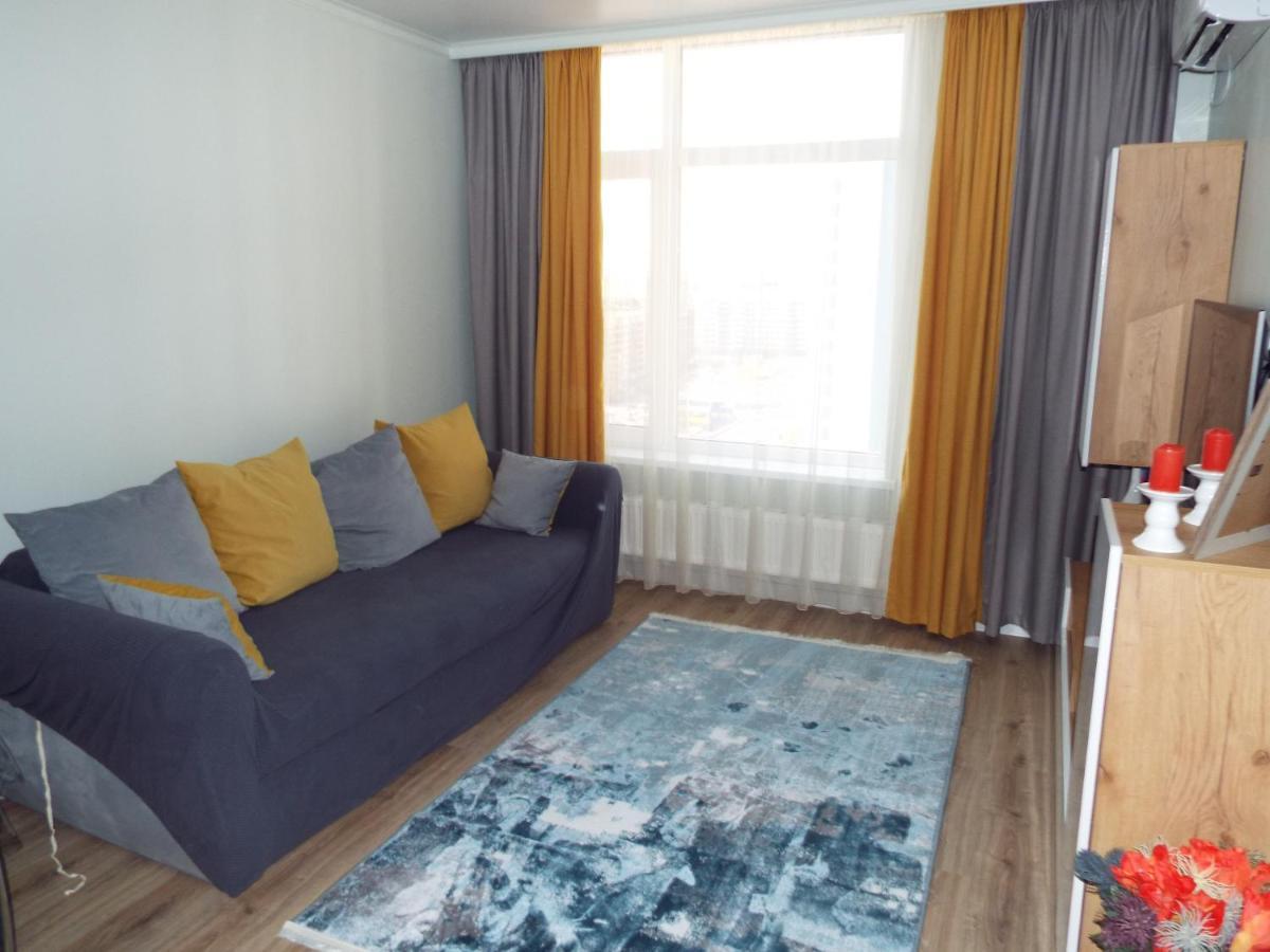 Esil Plaza Apartment Астана Екстериор снимка