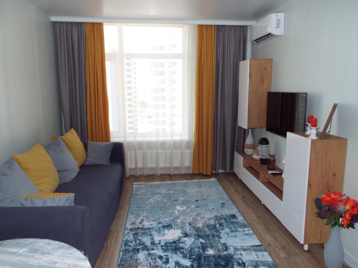 Esil Plaza Apartment Астана Екстериор снимка